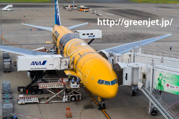 ANA ボーイング 777-281/ER スターウォーズジェット