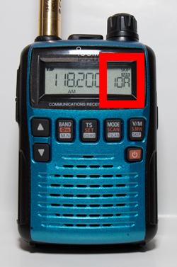 アイコム IC-R6 「DIAL」を回し下限の周波数を登録する「10A」を表示させます。