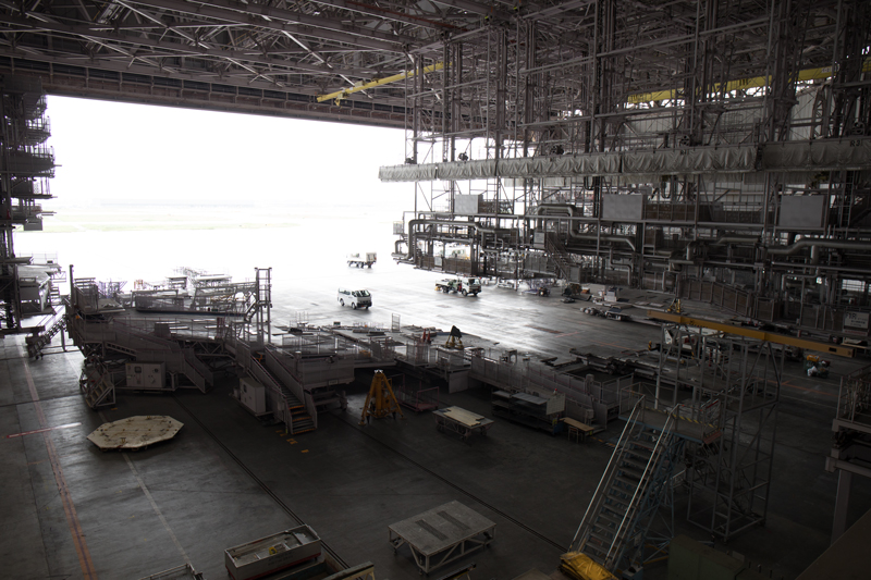 JALの工場見学にて 格納庫の様子