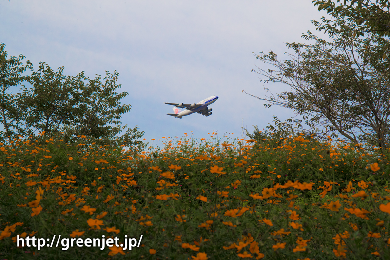 成田空港周辺にて、離陸直後の中華航空のボーイング747