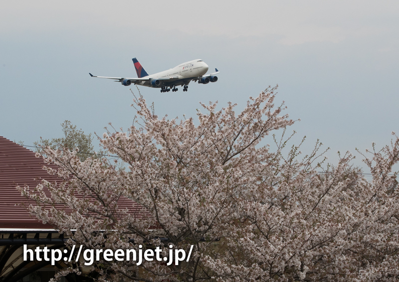 成田空港周辺にて、デルタ航空のボーイング747