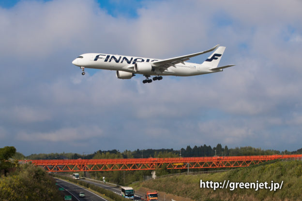 成田空港RWY16LへファイナルアプローチするフィンエアーのエアバスA350