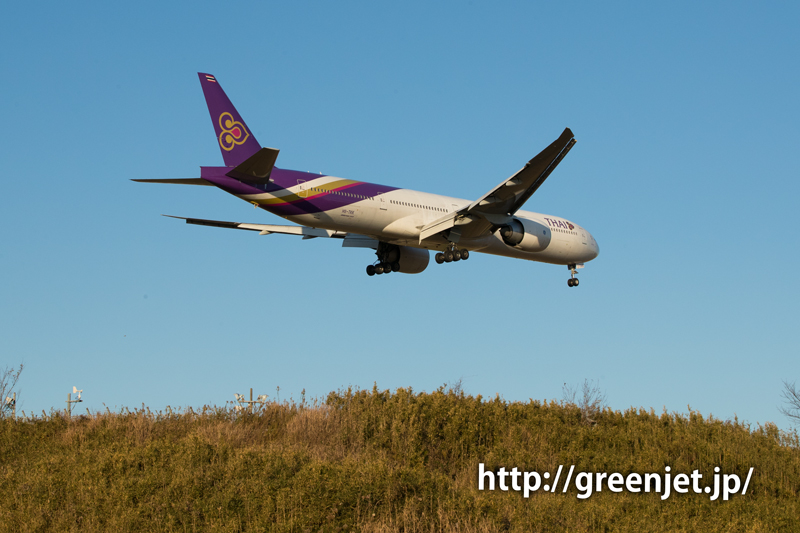 【成田の飛行機撮影スポット】芝山水辺の里 タイのB777