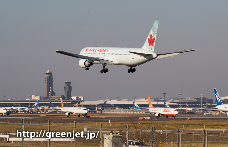 畑ポイントにてエアカナダのB767