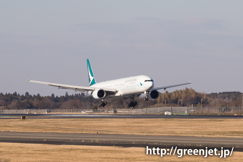 【成田の飛行機撮影スポット】ゴルフ場入口@キャセイパシフィックのB777