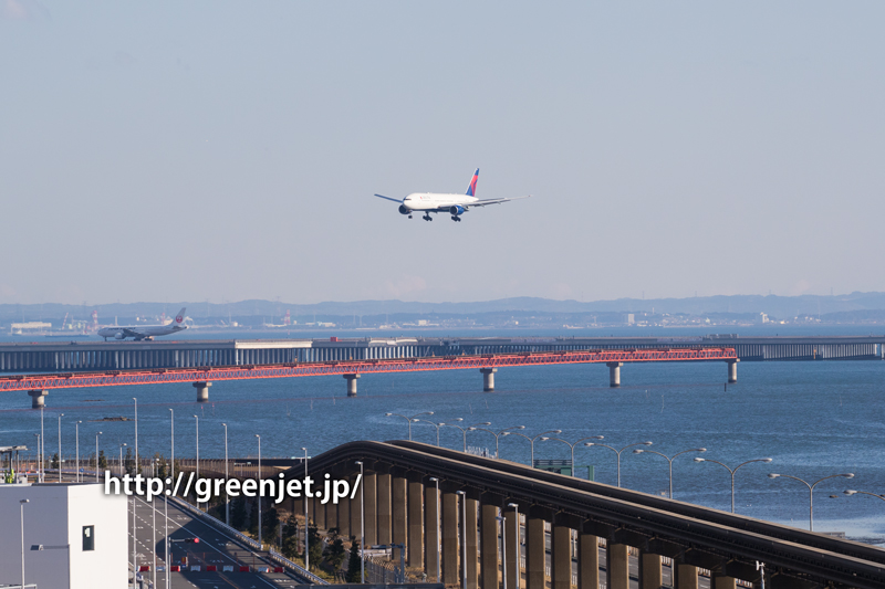 東京モノレールと飛行機