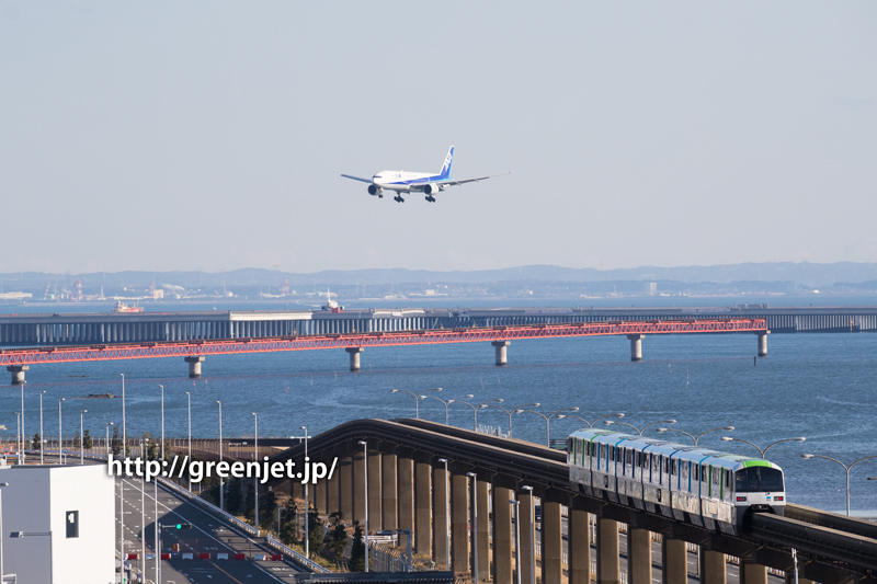 東京モノレールと飛行機