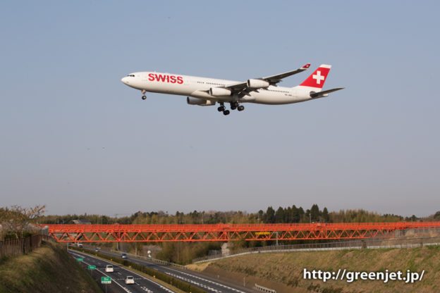 SWISSのA340＠第三四本木橋