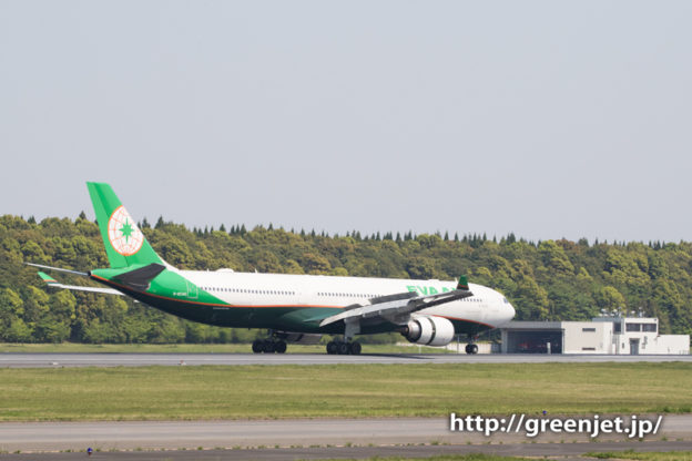エバー航空のエアバスA330＠ゴルフ場入口