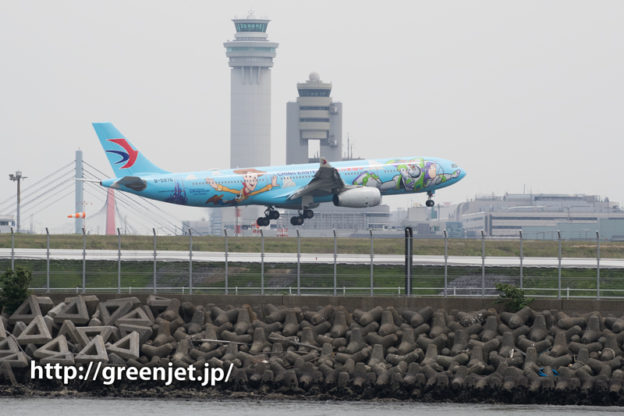 チャイナイースタンのエアバスA330/特別塗装機＠つばさ公園