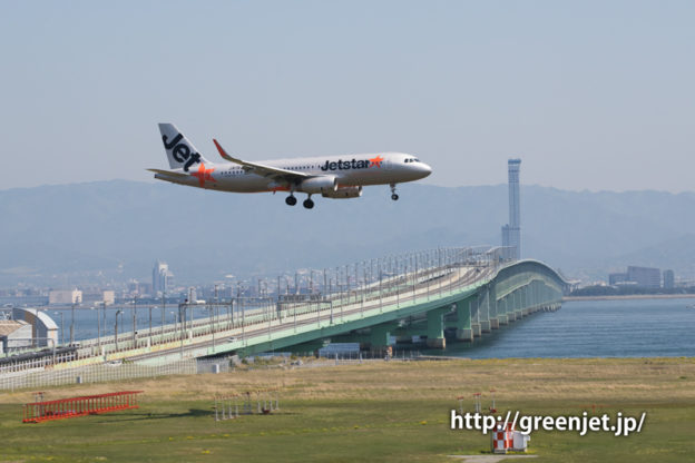 関空連絡橋とジェットスターのA320