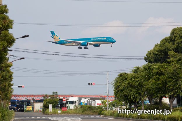 京浜島つばさ公園付近にて、ベトナム航空のA350