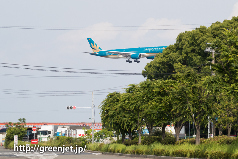 京浜島つばさ公園付近にて、ベトナム航空のA350
