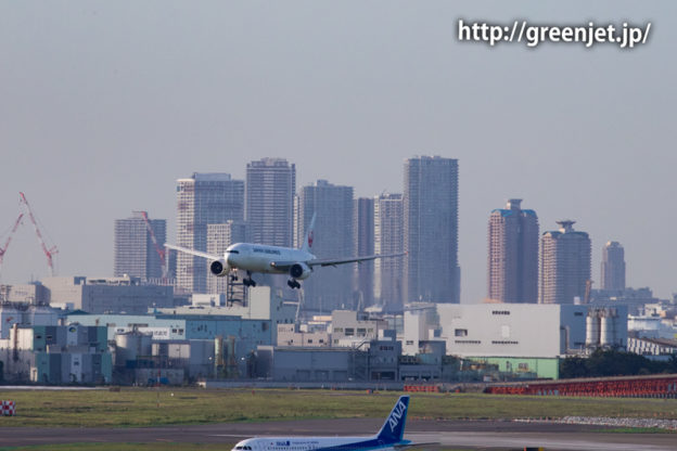 超高層ビルと飛行機＠羽田