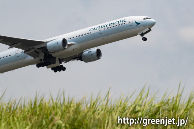 キャセイパシフィックのB777を超低アングルで激写＠さくらの丘