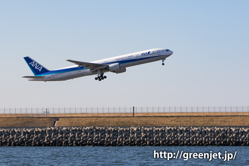 クルーズ船上から撮影した飛行機@羽田