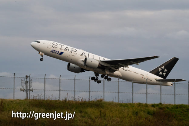 羽田のRWY05からテイクオフするANAのスタアラB777