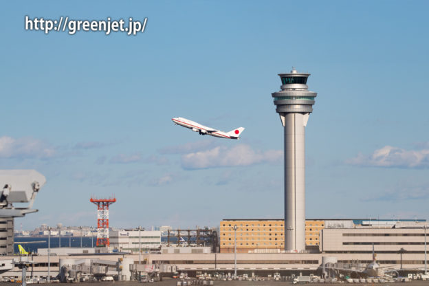 羽田の管制塔と政府専用機のジャンボ