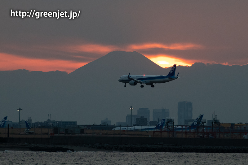 イヤモンド富士と飛行機