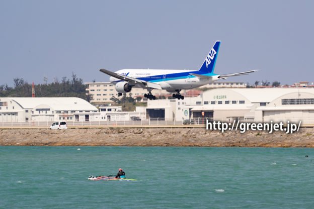 憧れの瀬長島ビーチで撮る飛行機～ANA B777