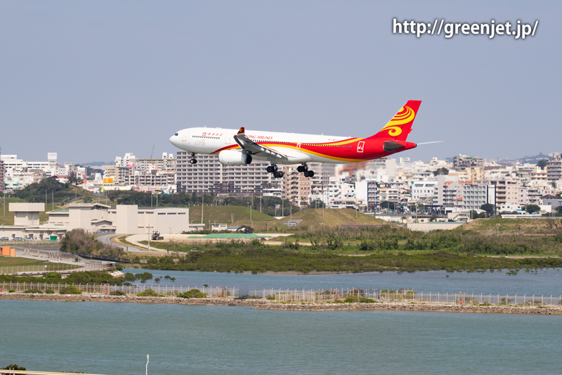 那覇空港へ進入する香港航空のエアバスA330