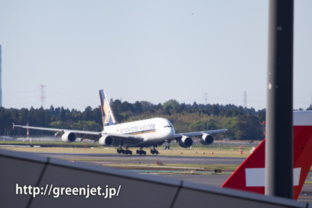 成田空港のRWY34Lへランディングするシンガポール航空のA380