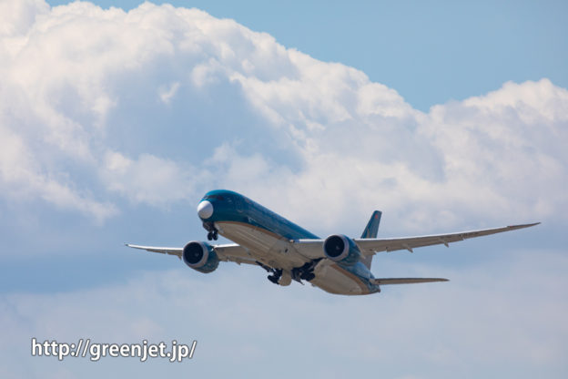 関空で撮影！鼻先が白いベトナムのB787