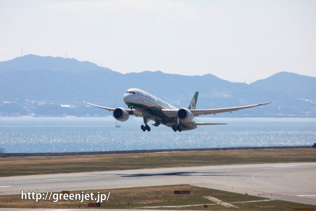 輝く海とエバー航空のB787-9～関空～