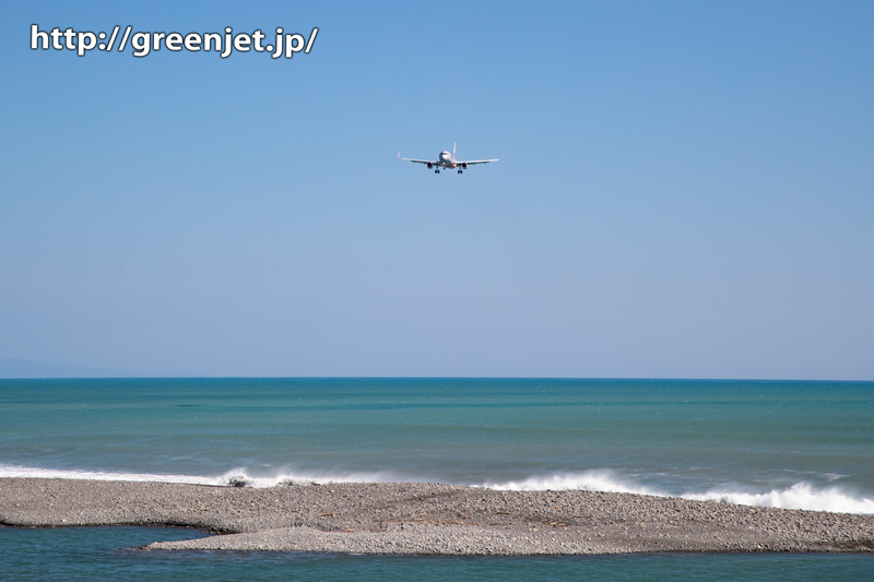 高知の美しい海と飛行機はジェットスター！