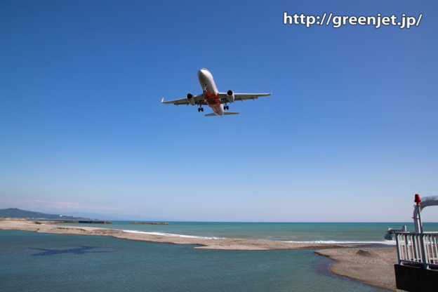 高知の美しい海と飛行機はジェットスター！