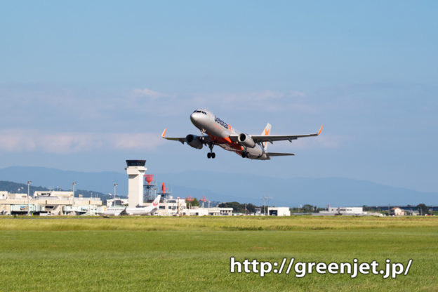 高知で撮った飛行機と管制塔の最高の絡み！