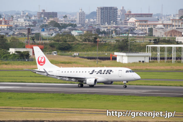 J-AIRのE70と宮崎空港に写る背景！