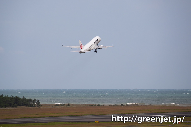 J-AIRのE70と宮崎空港に写る背景！