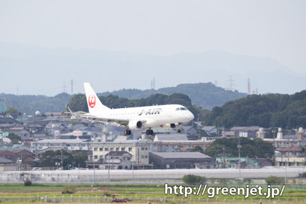 宮崎市街の斜面に絡む飛行機はやっぱ美しい