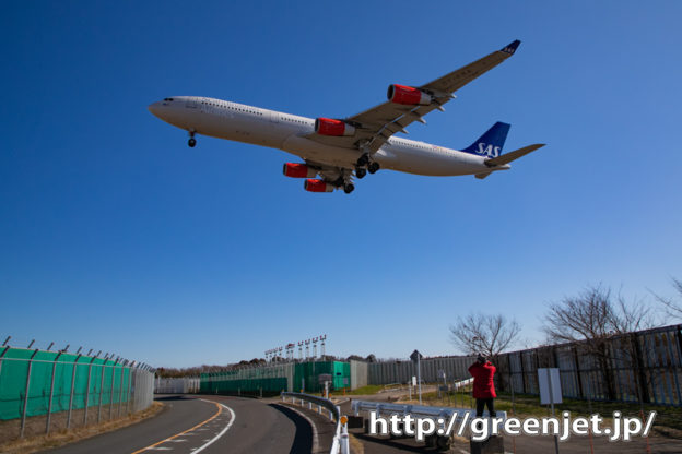 24mmで撮る飛行機＠SASのA340