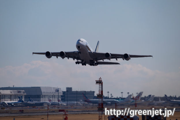 シンガポールのA380と成田の管制塔