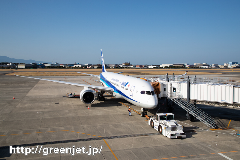 松山空港の展望デッキ～順光で撮る飛行機