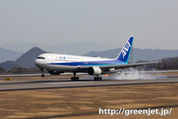 高松で飛行機の豪快な着陸を捉える！