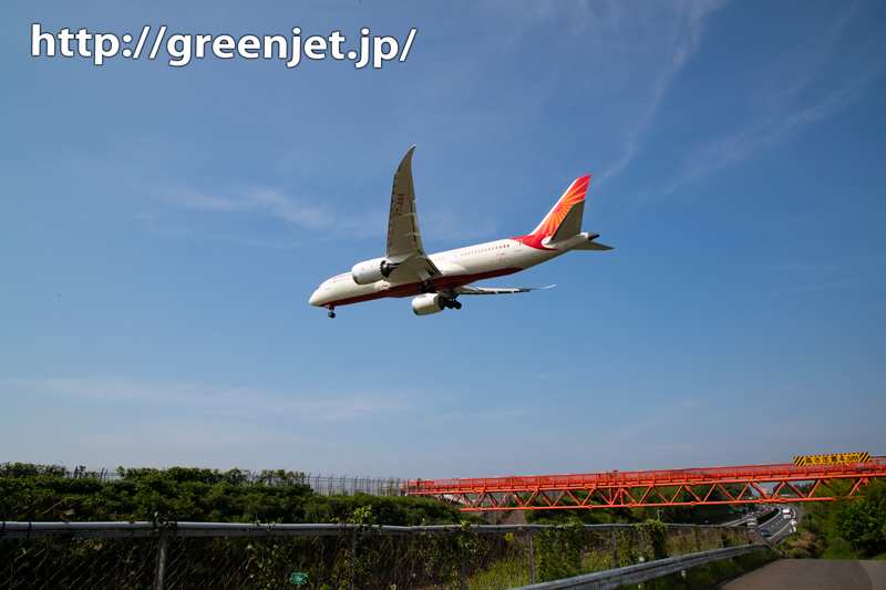 飛行機写真～赤いB787に成田で迫る！