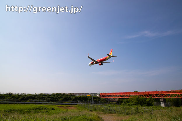 遠くベトナムより～成田へようこその飛行機