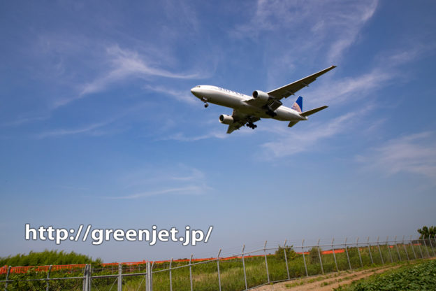 抜けるような青空と飛行機～これが成田！