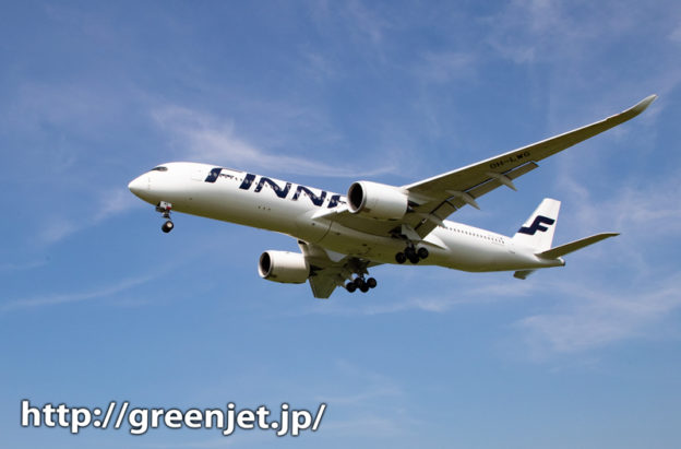 高速道路上空に飛行機！フィンエアーA350
