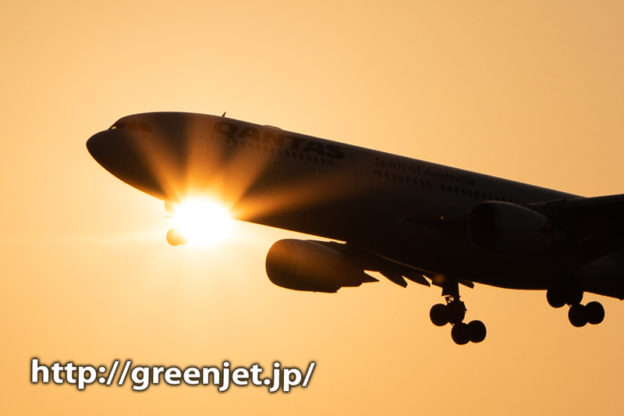 夕暮れ時の飛行機～ここから光の光芒