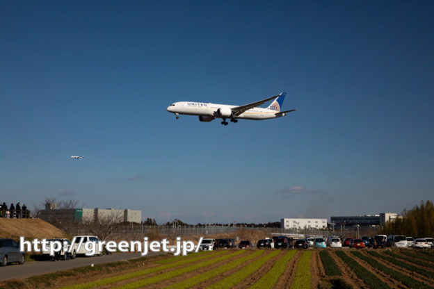 飛行機写真～畑と飛行機って成田っぽい。。