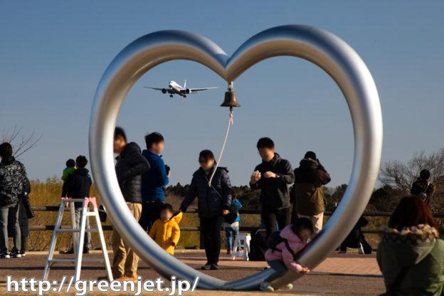 ひこうきの丘のハートに飛行機がイン！成田