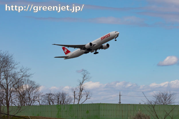 白地に赤の飛行機飛び出す～カッチョえー！