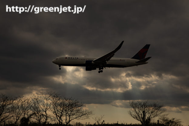 曇天の日～逆光の飛行機写真もまた面白い