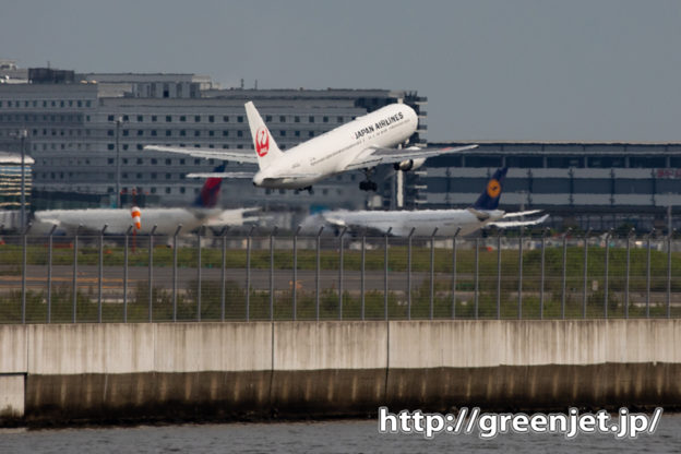 つばさ公園で飛行機写真～背景には。。
