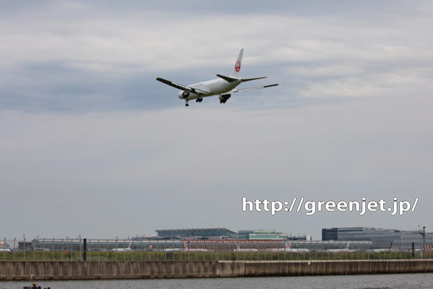 羽田 RWY16Rへ着陸する飛行機を捉える