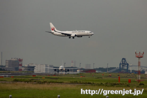 羽田で出発と到着の飛行機がクロスする！
